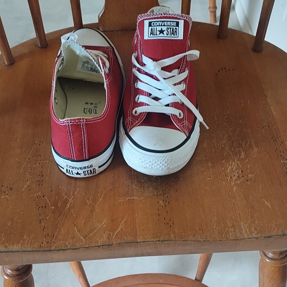 Converse Red Low-Top Sneakers - Picture 2 of 3